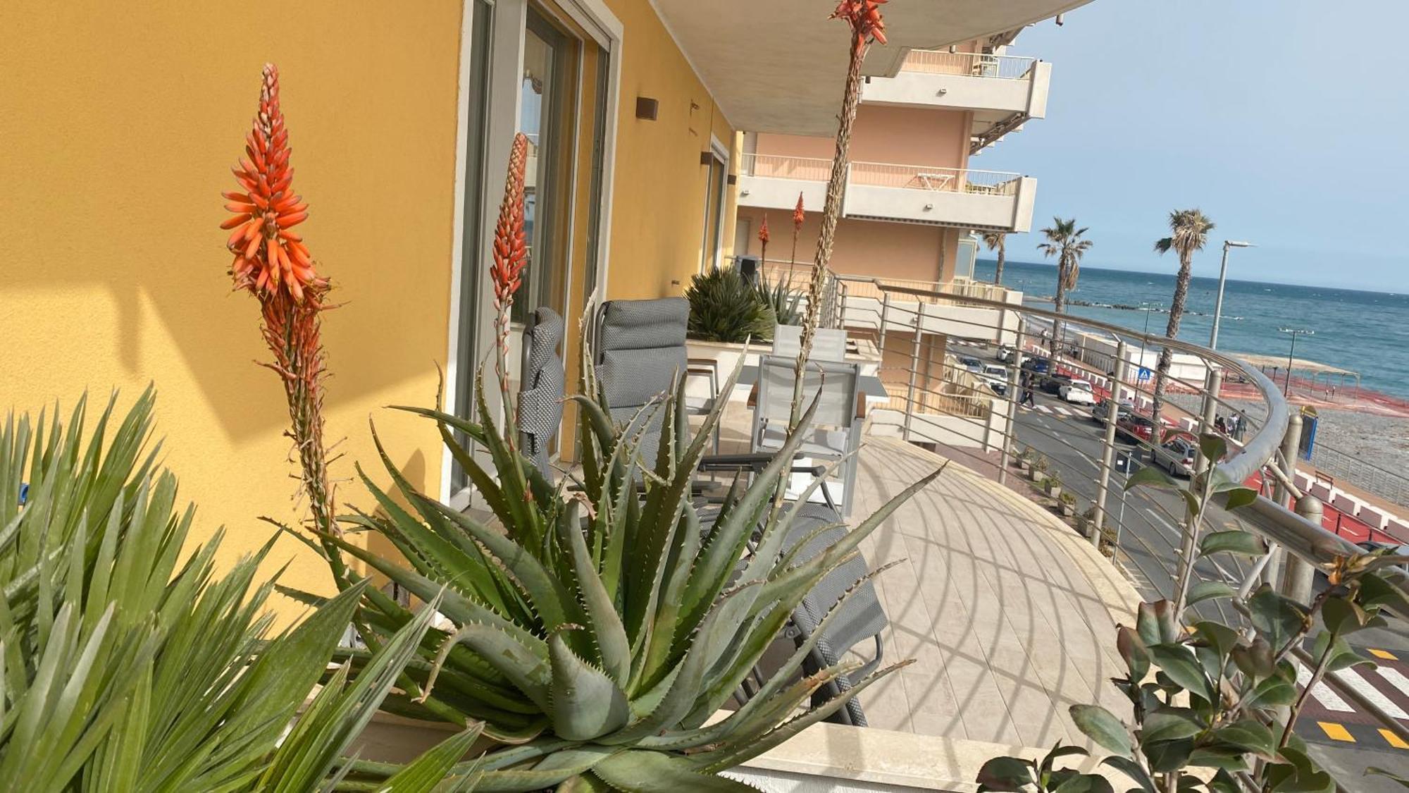 Mare Blu Appartement Ventimiglia Buitenkant foto